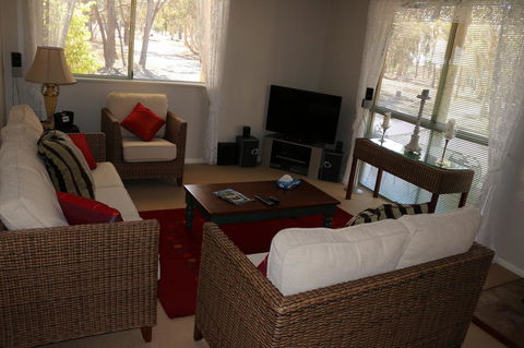 Kendenup Cottages And Lodge - eAccommodation 12