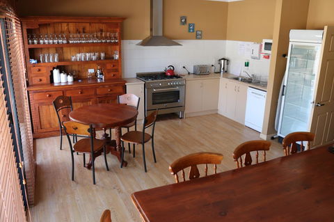 Kendenup Cottages And Lodge - eAccommodation 40