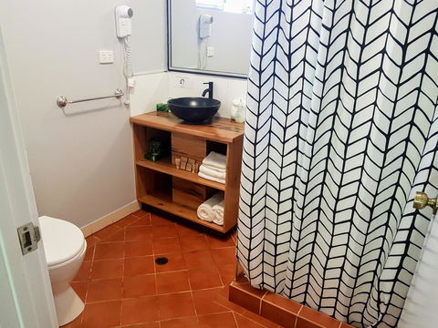 Adamsons Riverside Accommodation - eAccommodation 11