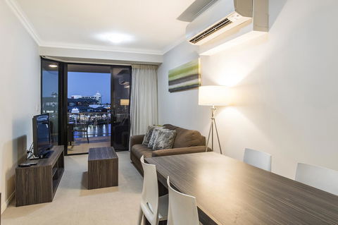 Dolphin Quay Apartments - eAccommodation 19