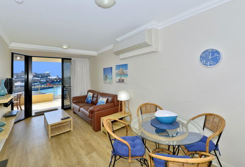 Dolphin Quay Apartments - eAccommodation 12