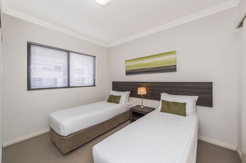 Dolphin Quay Apartments - eAccommodation 39