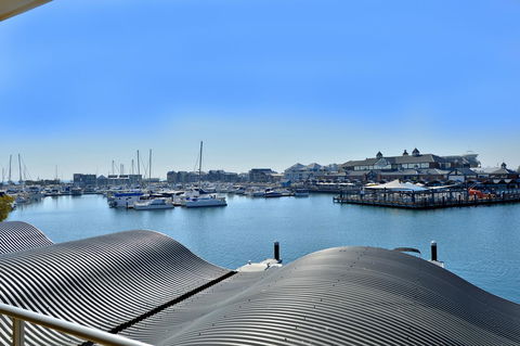 Dolphin Quay Apartments - eAccommodation 13