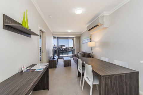 Dolphin Quay Apartments - eAccommodation 33