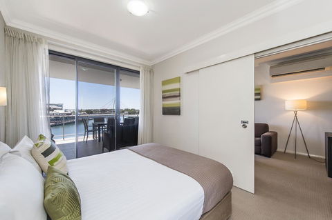 Dolphin Quay Apartments - eAccommodation 28
