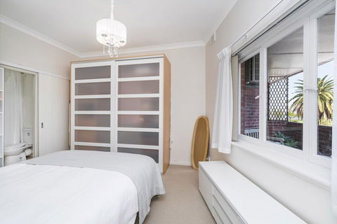 Light Bright, Quality River Views! Free Parking - eAccommodation 9