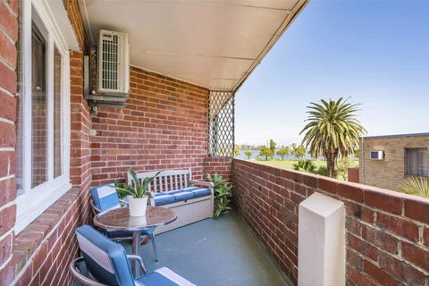 Light Bright, Quality River Views! Free Parking - eAccommodation 21