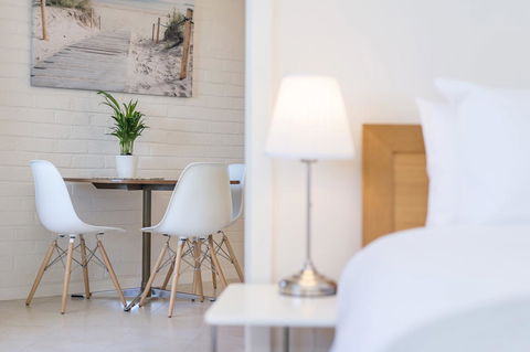Light Bright, Quality River Views! Free Parking - eAccommodation 2