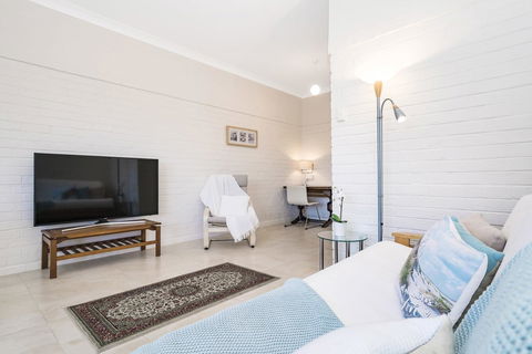 Light Bright, Quality River Views! Free Parking - eAccommodation 13