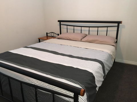 Apartment In Queens Park - eAccommodation 3