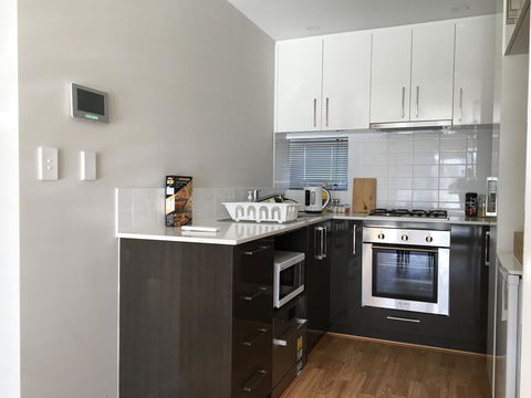 Apartment In Queens Park - eAccommodation 7