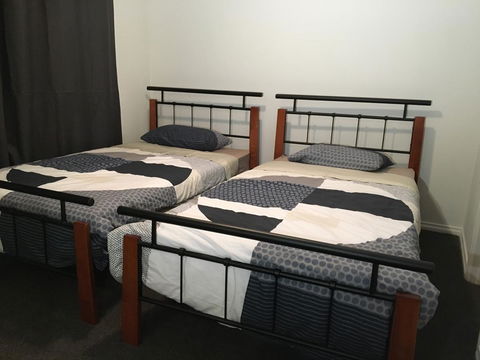 Apartment In Queens Park - eAccommodation 1