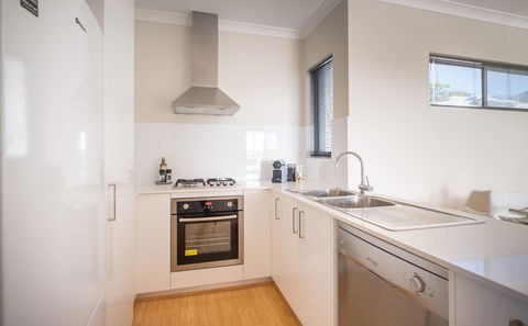 Woodlands Retreat - eAccommodation 6