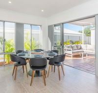 Karrinyup Waters Luxury House Rental - eAccommodation