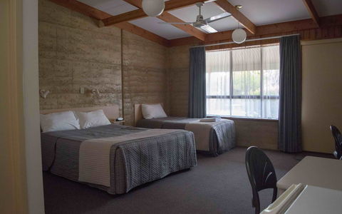 Hopetoun Motel & Chalet Village - eAccommodation 2