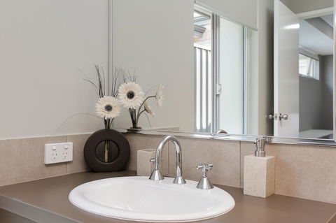 Perth Comfy Stays - eAccommodation 26