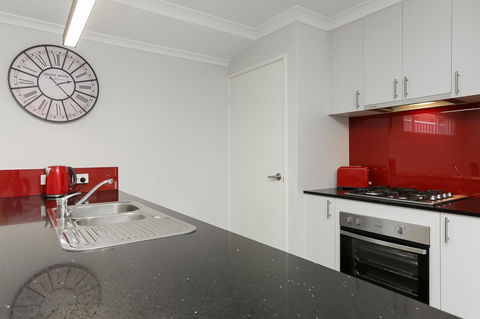 Perth Comfy Stays - eAccommodation 17