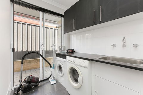 Perth Comfy Stays - eAccommodation 24