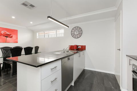 Perth Comfy Stays - eAccommodation 14