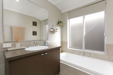 Perth Comfy Stays - eAccommodation 38