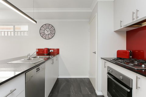 Perth Comfy Stays - eAccommodation 15