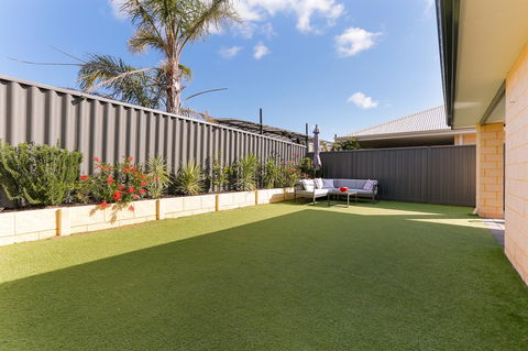 Perth Comfy Stays - eAccommodation 10