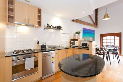 Windows On Pakenham - eAccommodation 7