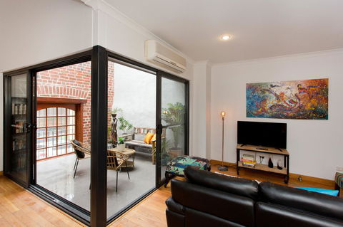 Windows On Pakenham - eAccommodation 2