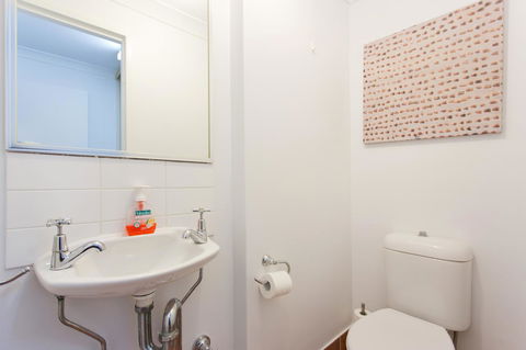 Windows On Pakenham - eAccommodation 16