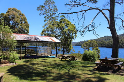 Tullah Lakeside Lodge - eAccommodation 6