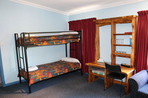 Tullah Lakeside Lodge - eAccommodation 8