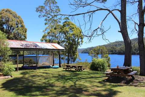 Tullah Lakeside Lodge - eAccommodation 19