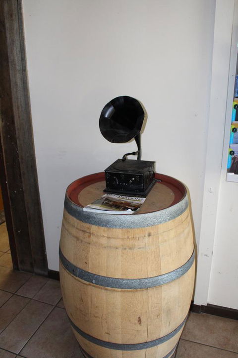 Tullah Lakeside Lodge - eAccommodation 13