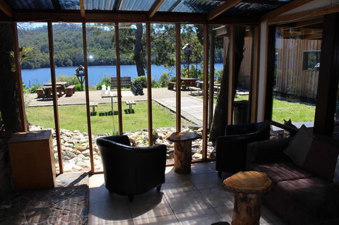 Tullah Lakeside Lodge - eAccommodation 28