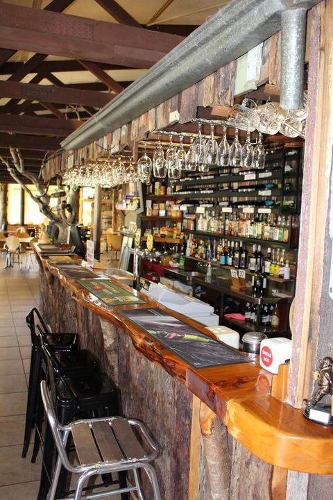 Tullah Lakeside Lodge - eAccommodation 21