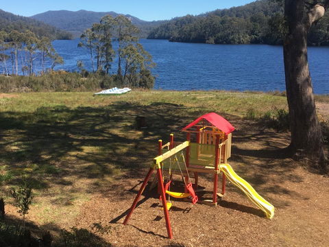 Tullah Lakeside Lodge - eAccommodation 15