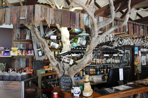 Tullah Lakeside Lodge - eAccommodation 29