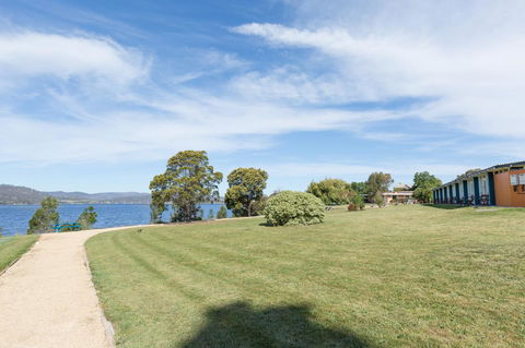 Riverfront Motel & Villas - eAccommodation 3