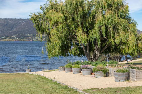 Riverfront Motel & Villas - eAccommodation 23