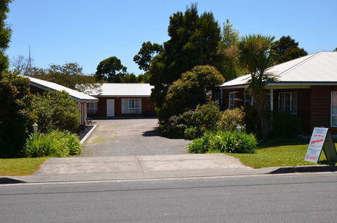 Castaway Holiday Apartments - eAccommodation 24