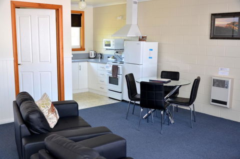 Castaway Holiday Apartments - eAccommodation 23