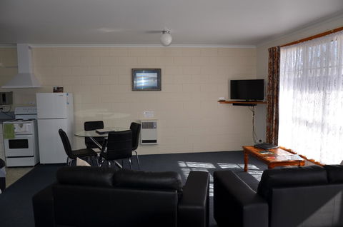 Castaway Holiday Apartments - eAccommodation 14
