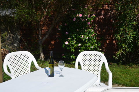 Castaway Holiday Apartments - eAccommodation 19