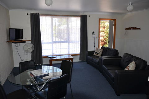 Castaway Holiday Apartments - eAccommodation 27