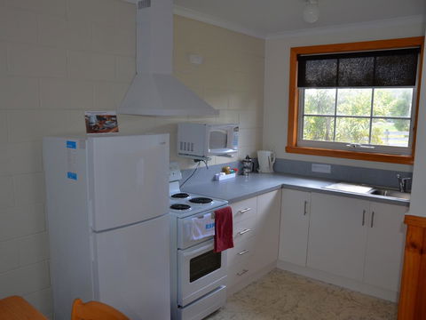 Castaway Holiday Apartments - eAccommodation 28