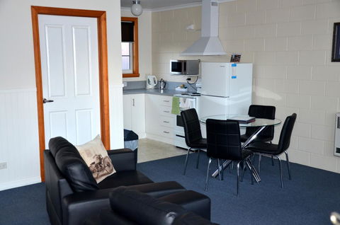 Castaway Holiday Apartments - eAccommodation 10