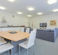 4 Bedroom House - Hobart CBD - Free Parking - eAccommodation