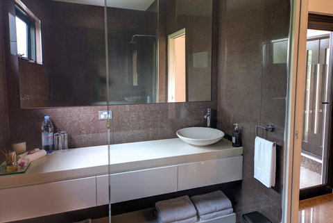 Amare Beachside Luxury - eAccommodation 15