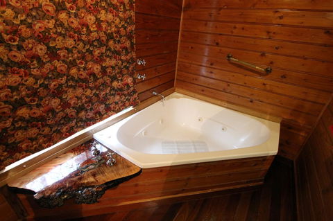 Kerrellie Cottages 2, 4 & 8 Reid Street - eAccommodation 11