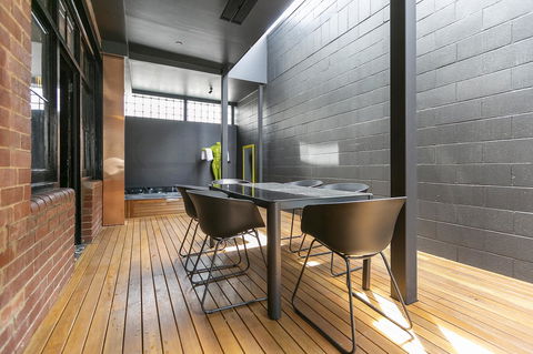 Insomnia On Elizabeth - eAccommodation 24